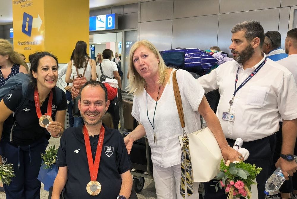 Επέστρεψαν με χαμόγελα και 13 μετάλλια οι Έλληνες Παραολυμπιονίκε (vid-pics) runbeat.gr